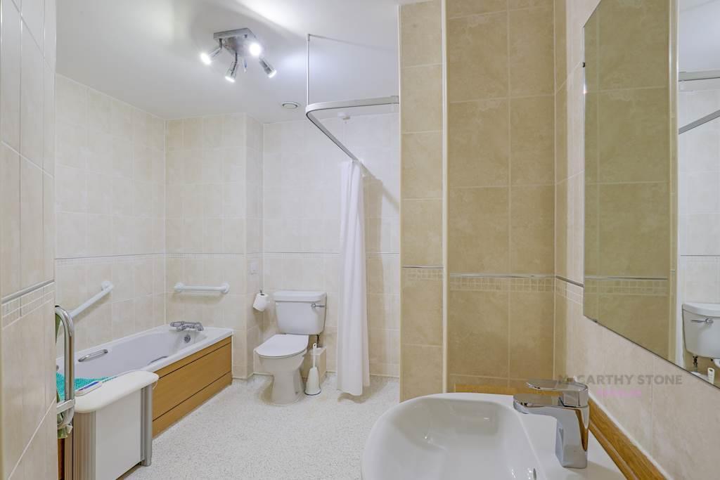 05-53f5CT_MCS_Flat 40 Jenner Court_17-small.jpg