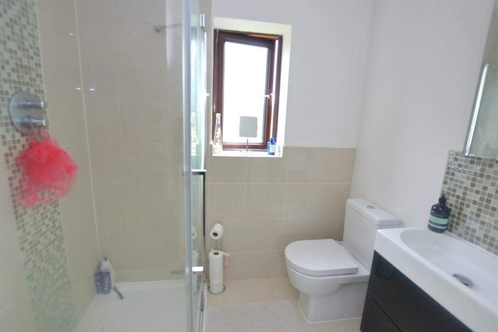 En-suite to Master 