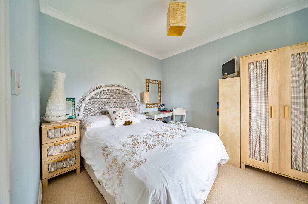 1305894-17-684c18...