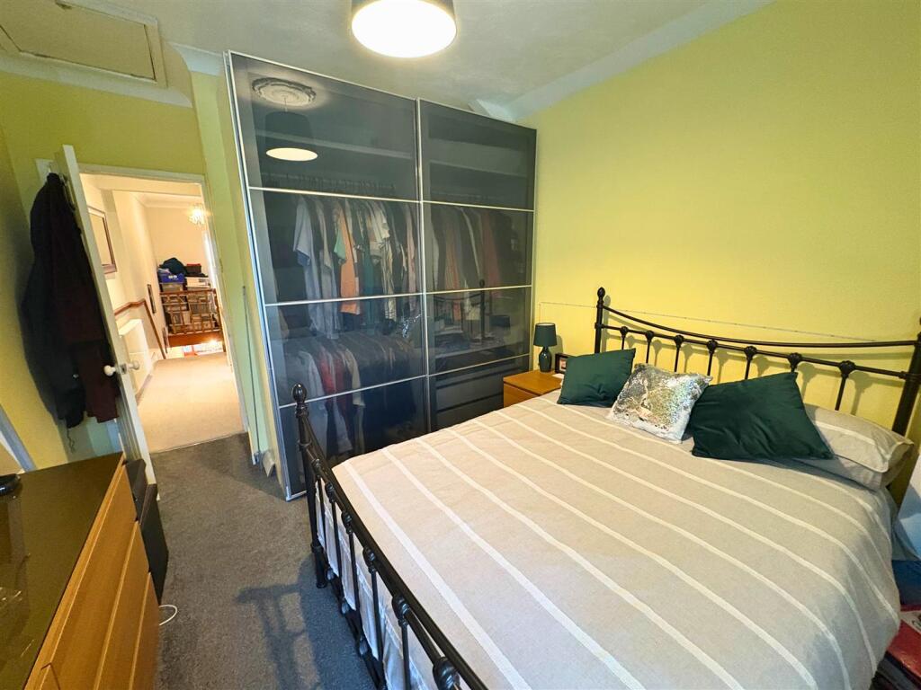 Bedroom 3b (edit).jpg