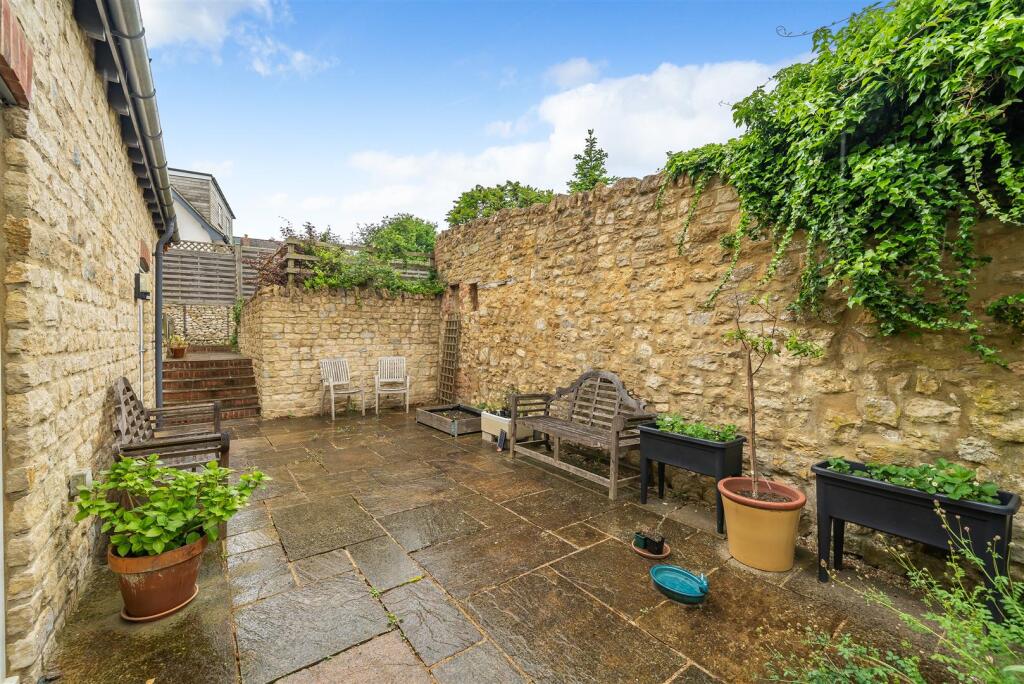 Emby House, 6a High Street, Greens Norton (21).jpg