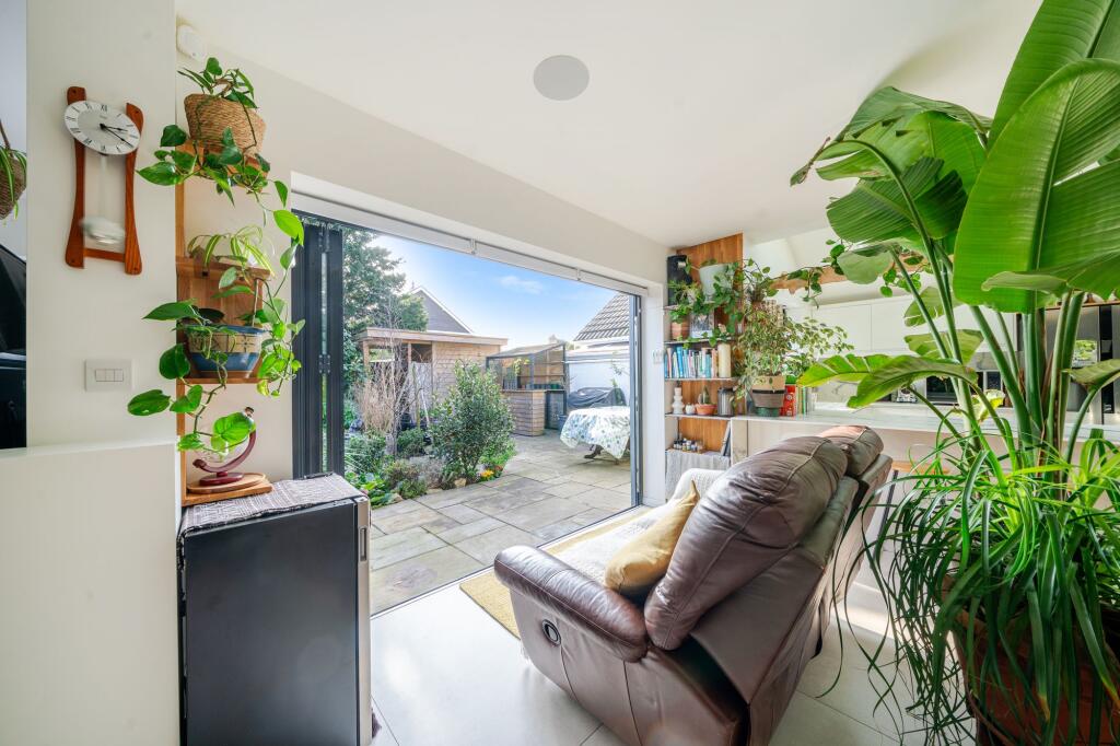 Lounge / Dining Room