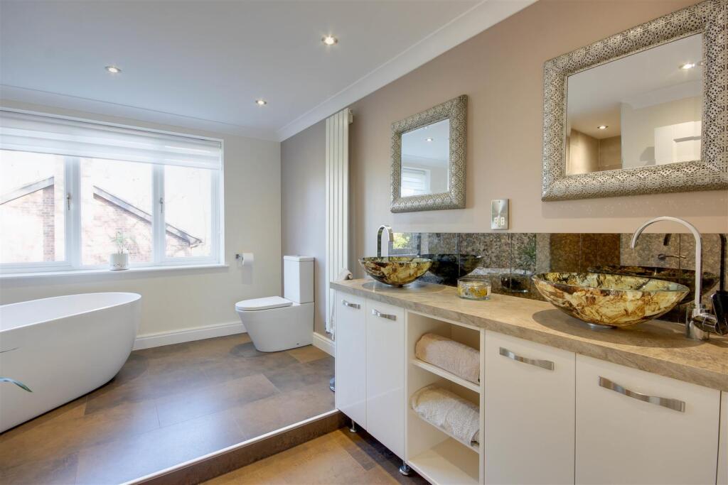 En-Suite Bathroom