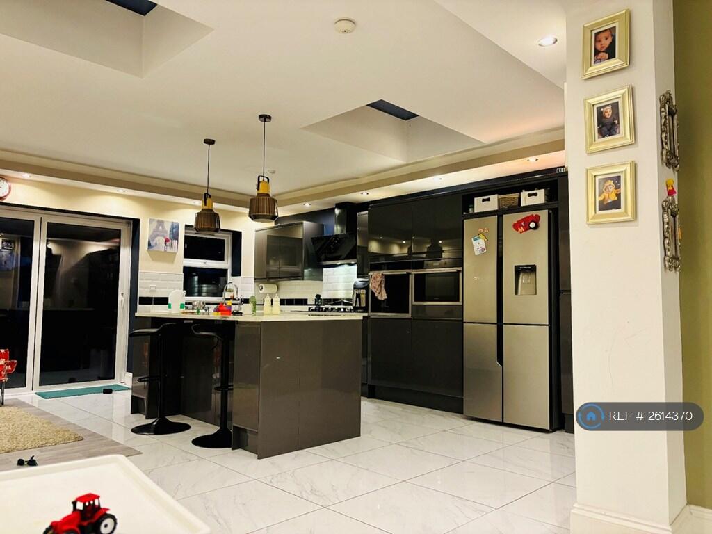 Open Plan Kitchen With Granite Worktop