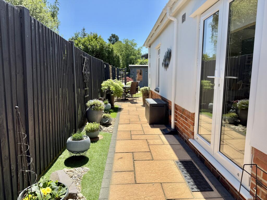 Side Pathway