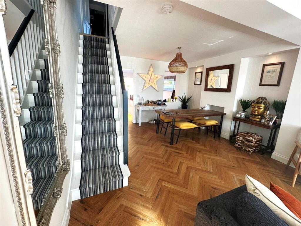 lounge 2.jpg