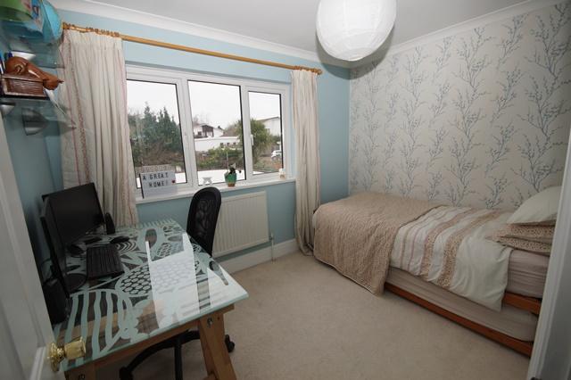 1 Hillcot Close