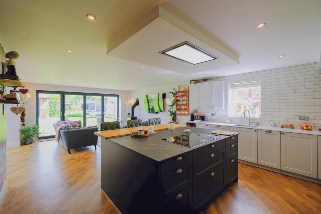 KITCHEN / DINING / LIVING