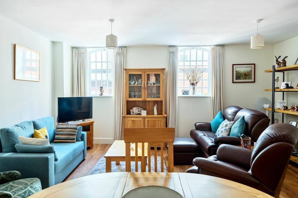 Living Area (3)