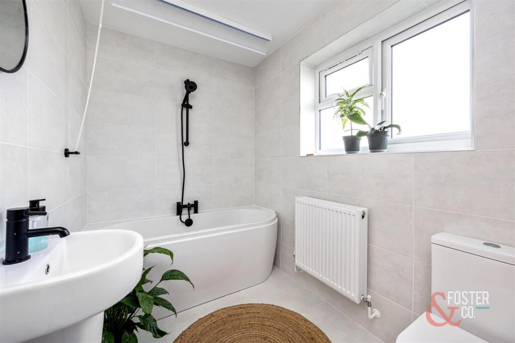 Flower Farm Close, 6-002.jpg