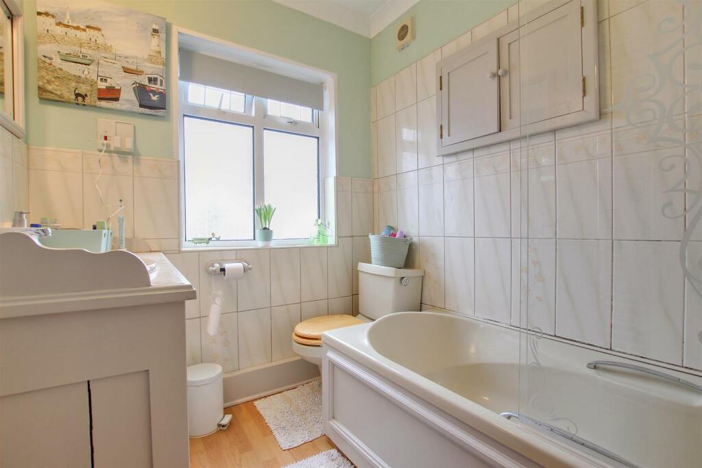 BATHROOM / WC