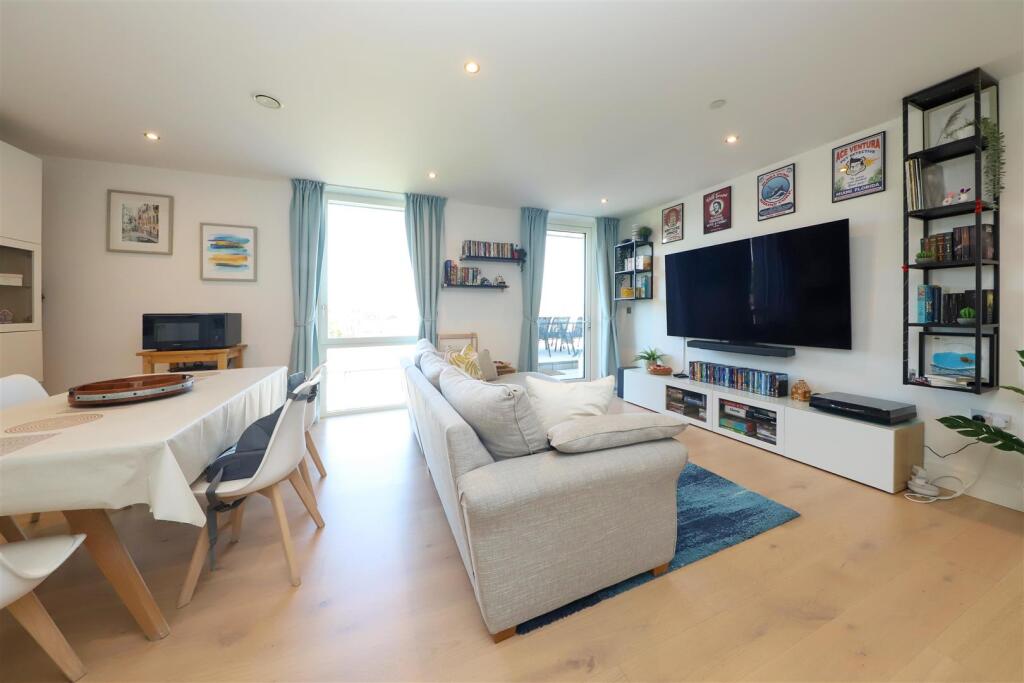 Living/Dining Area