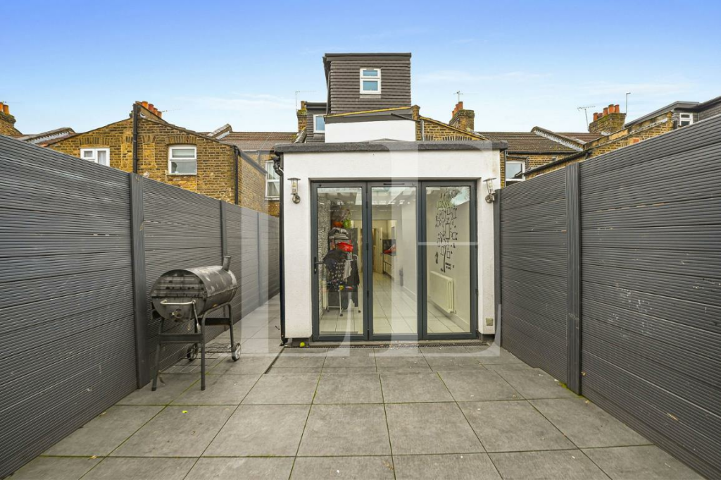 Haselbury Road (22).png