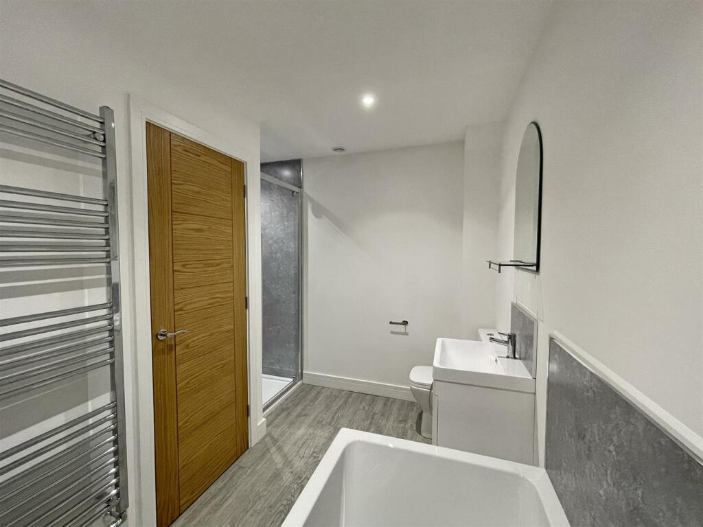 Sound View 6 - Bath 2.jpg