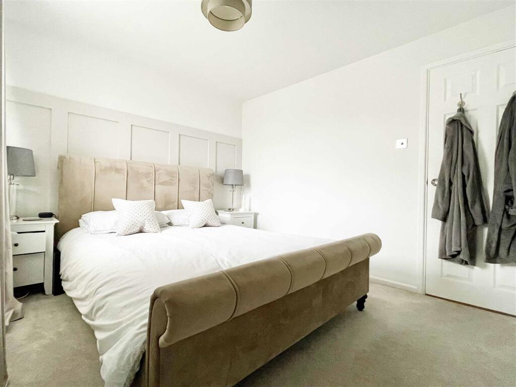 Bed1a.jpg