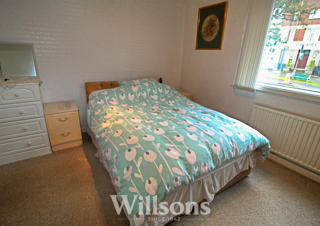 Bedroom 1.jpg