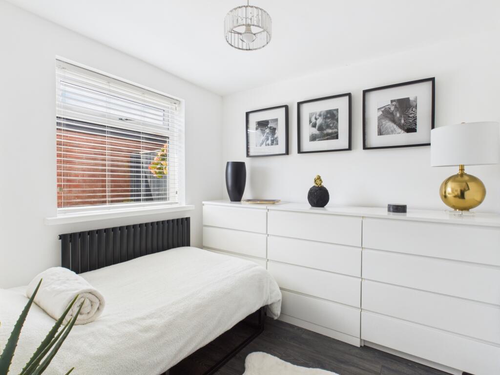 CAM03729G0-PR0062-STILL015