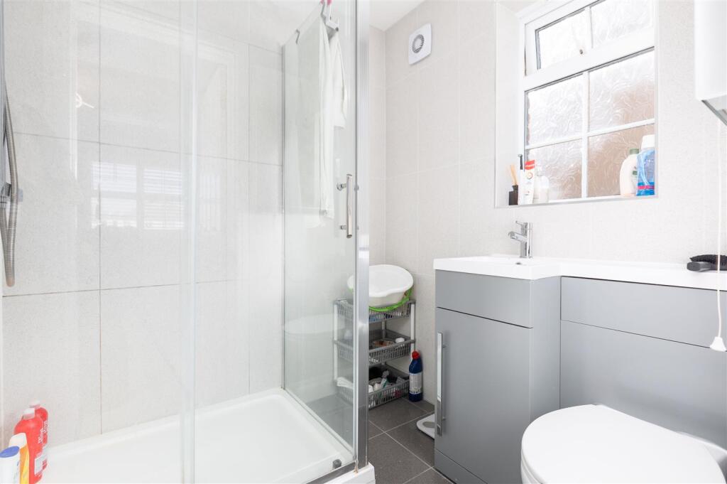 Bedroom 2 En-suite