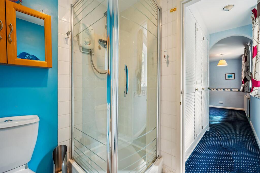 En-suite towards Bedroom One.jpg