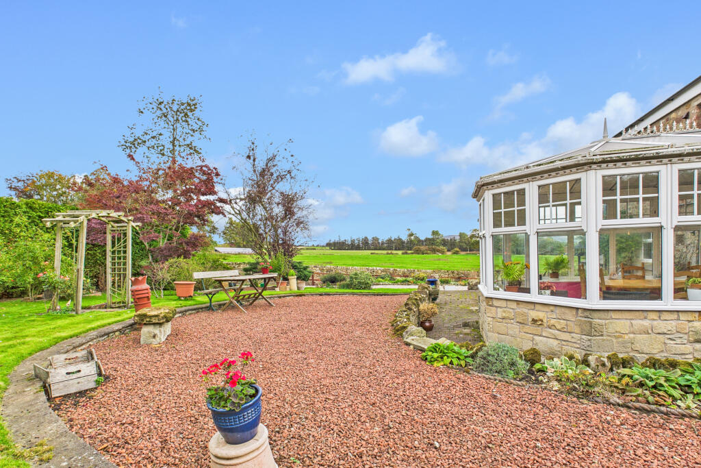 CAM04201G0-PR0110-STILL010