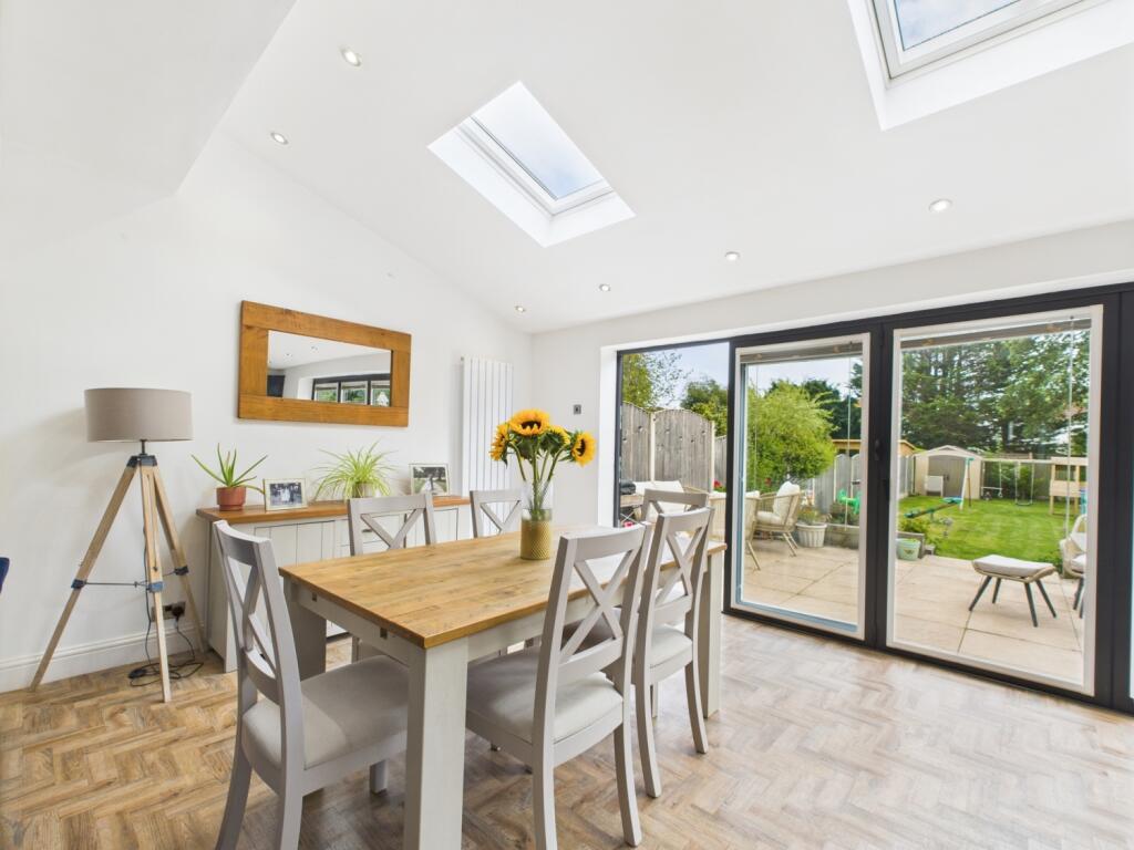 CAM02386G0-PR0140-STILL011 - Copy