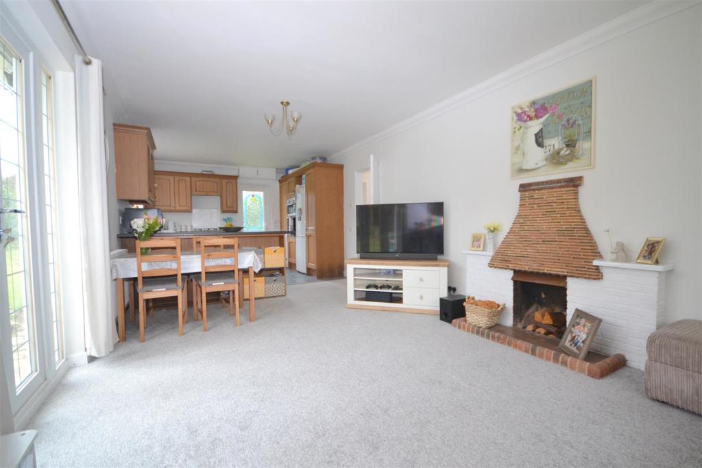 Living Room/Dining Room