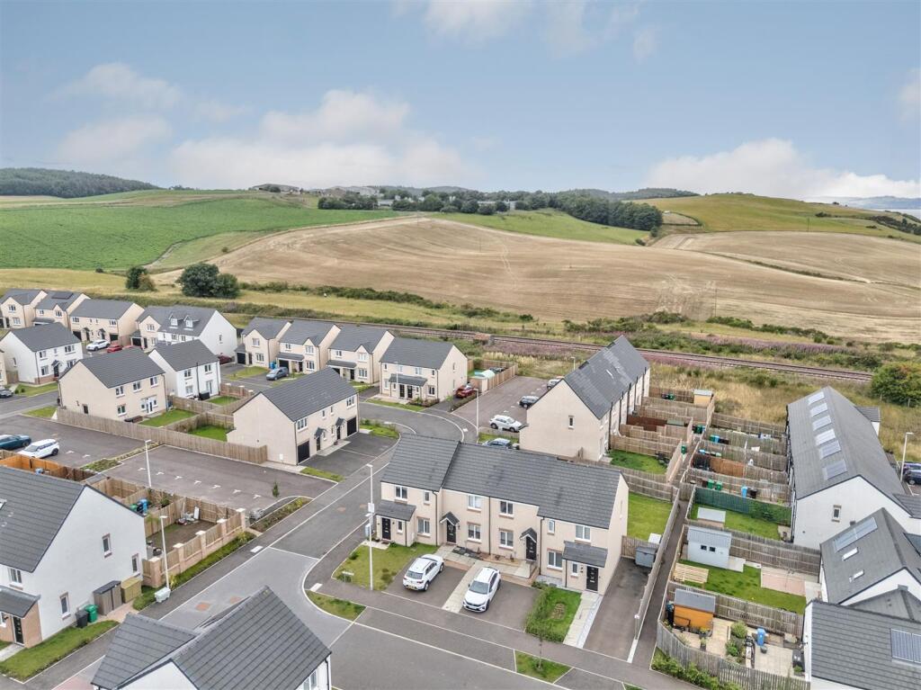 3 Peacehill View Wormit-2.JPG