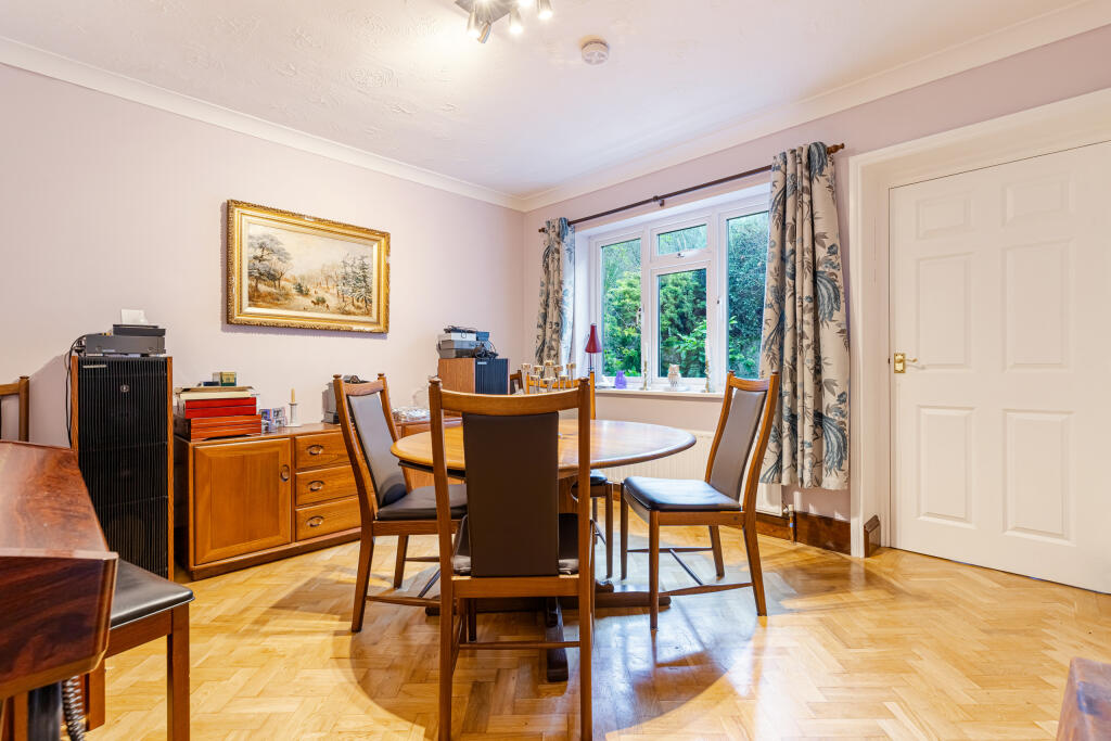 A16 - Noss Mayo, Stoke Road, Westonhay - 251210
