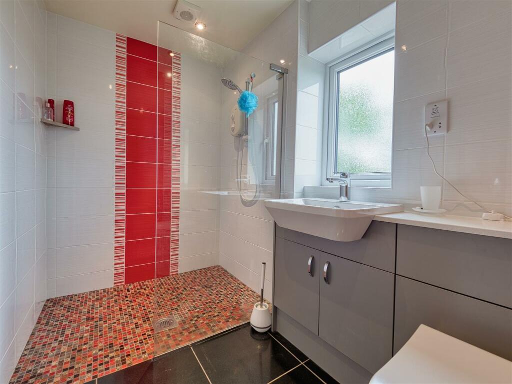 ENSUITE WET ROOM