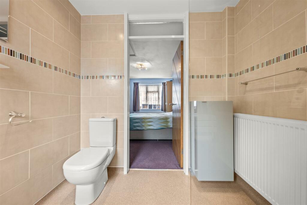 2 St James Close-16.jpg