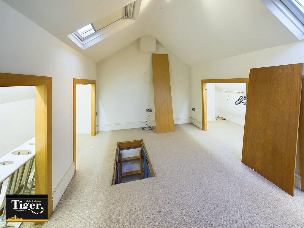 CAM02176G0-PR0447...