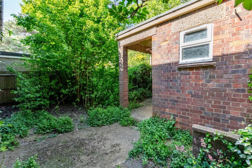 Garden &amp; Outhouses