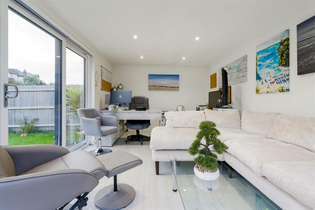 132A Sandbanks Road, fpz327738 - (10).jpg