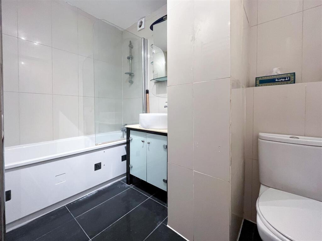 bathroom (1 of 1).jpg