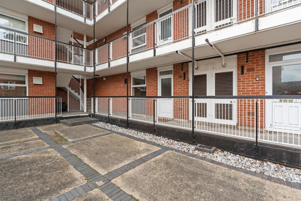 2FountainCourt-011.jpg