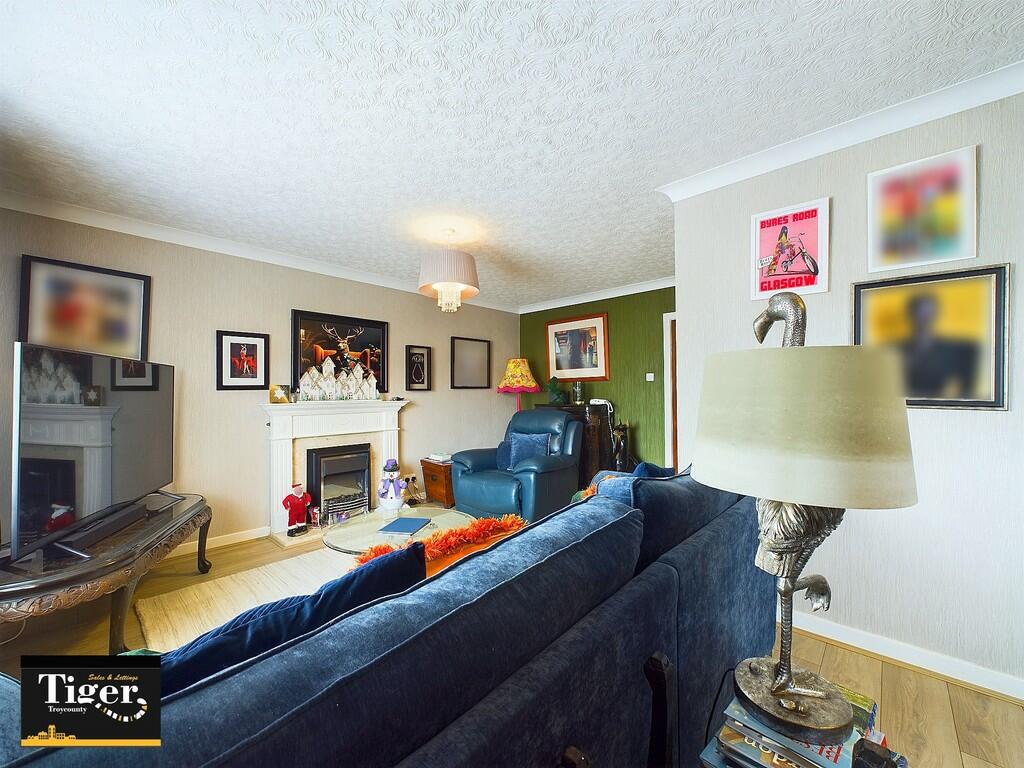 CAM02176G0-PR0429...