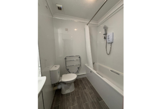 Flat 31 - Bathroom