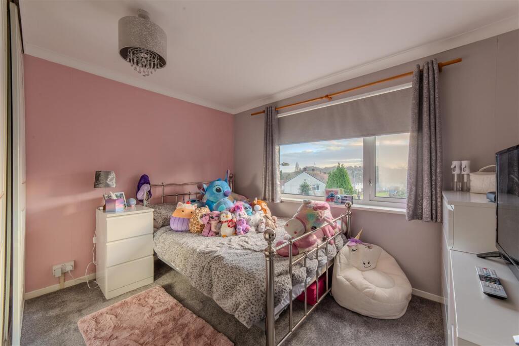 27 Keats Close-2.jpg