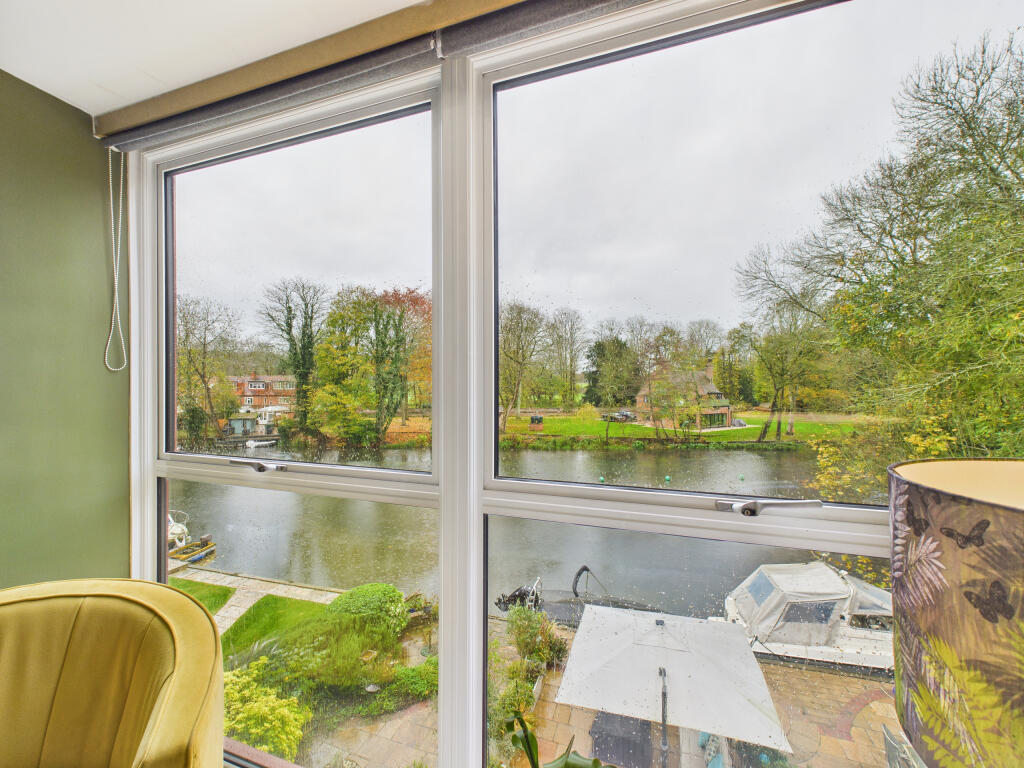 CAM01984G0-PR0529-STILL017