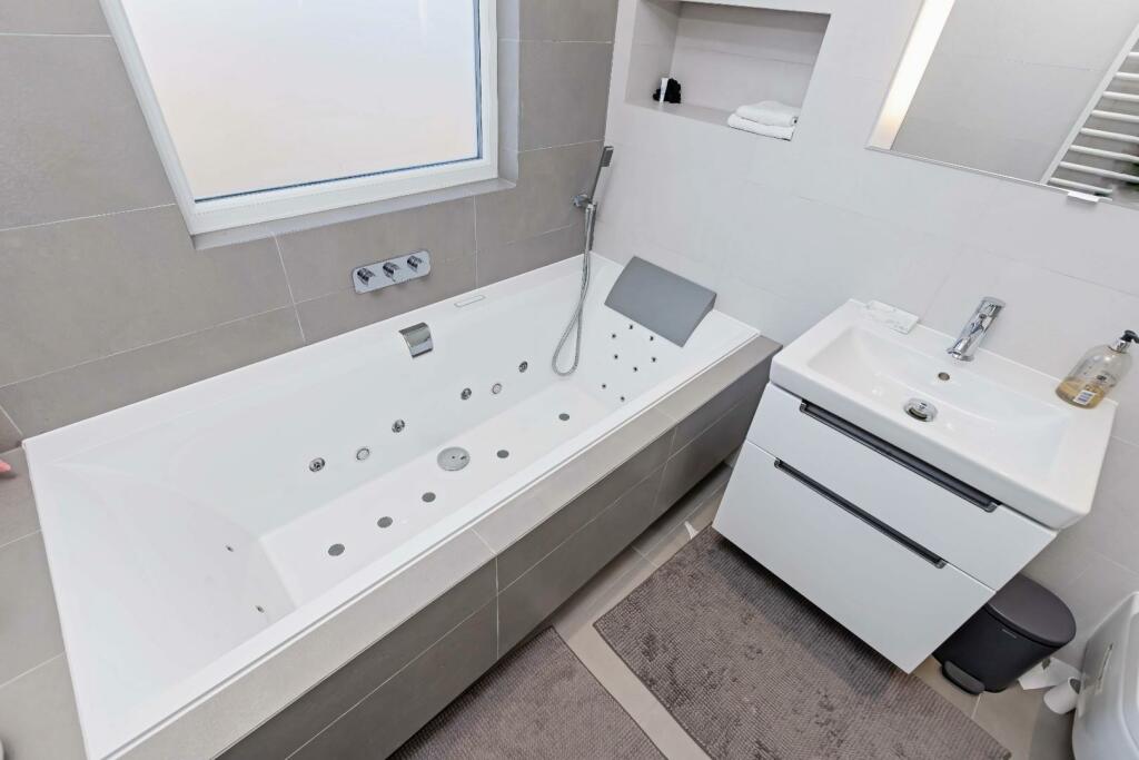 Ridgeway Close_18.jpg