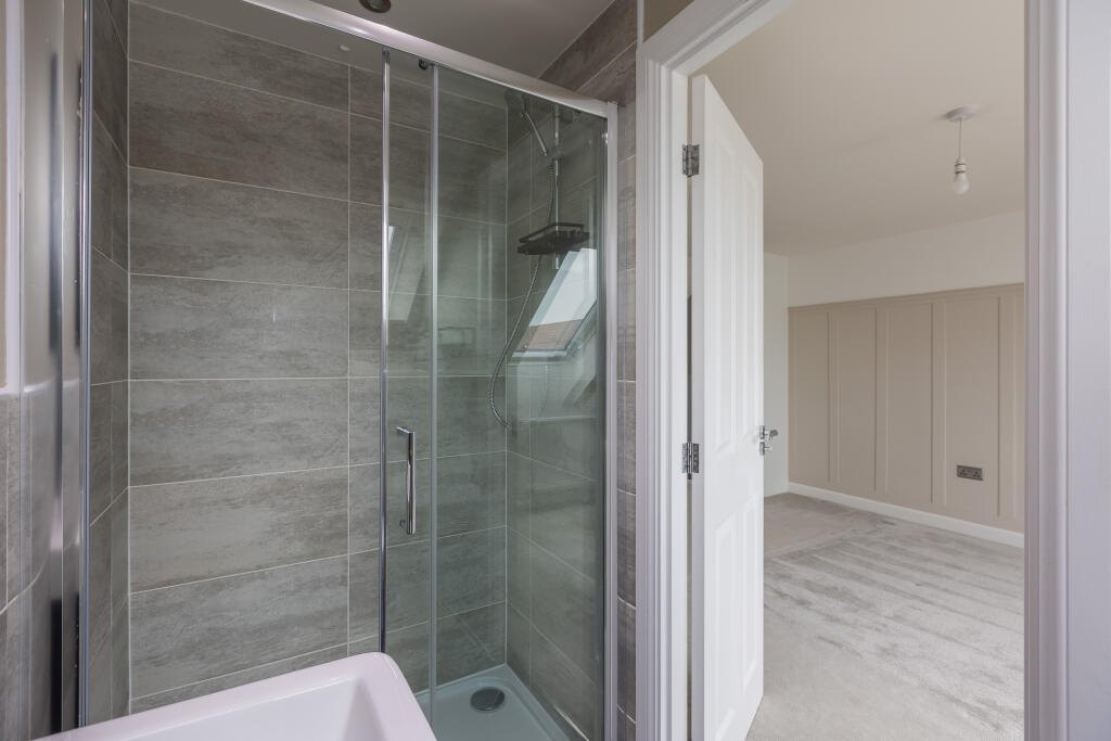 Waterside Court 6 Bedroom 1-5