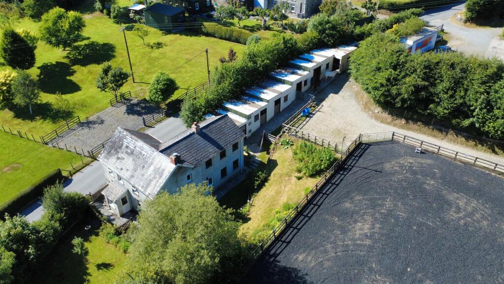 Maesyronnen stables.jpg