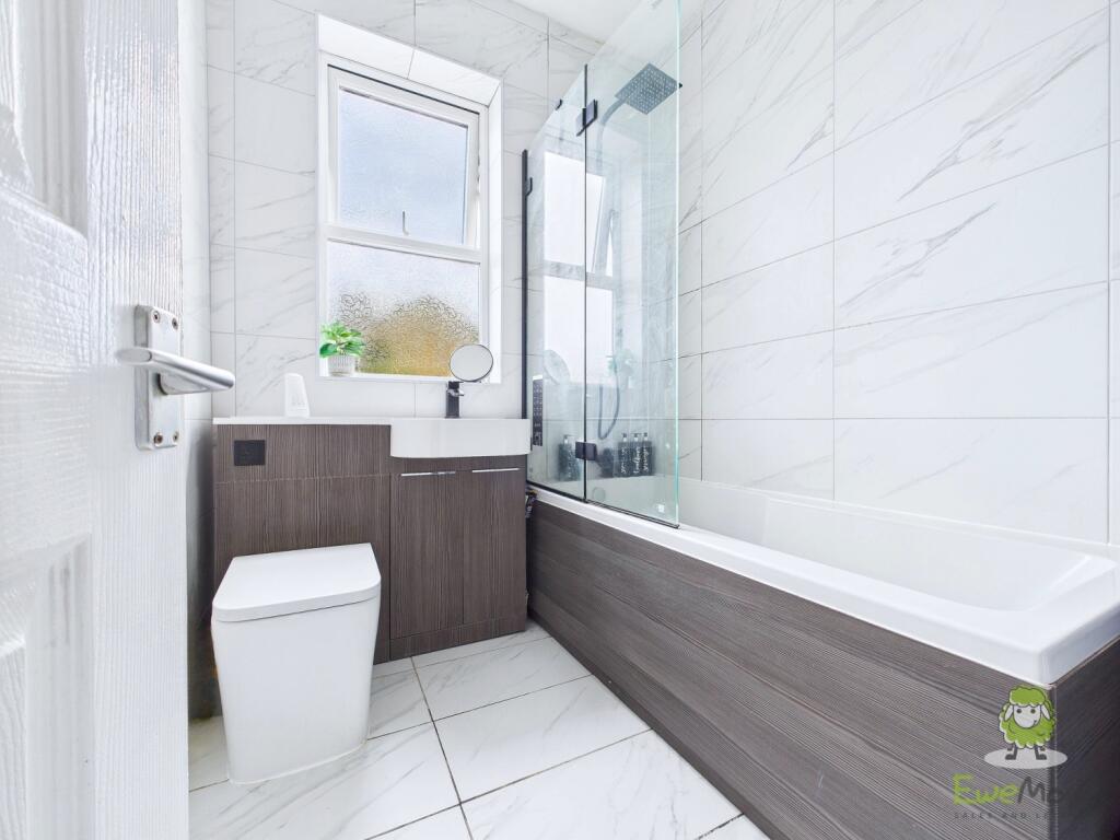 CAM01543G0-PR0138-STILL009