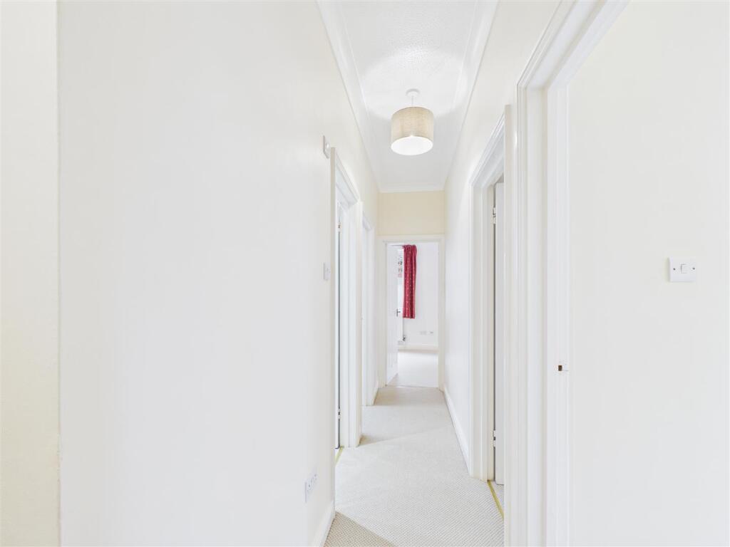 2-bed-apartment-eldorado-road (14).jpg