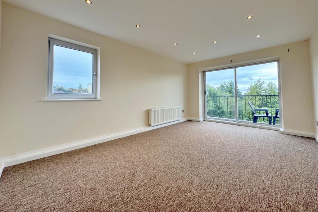 Living/Dining Area