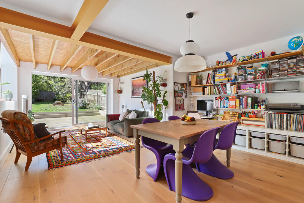 63 Auckland Road,...