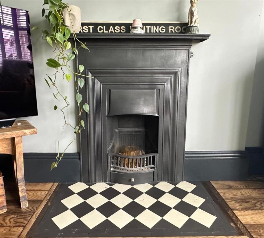 Open fireplace Lounge.jpg