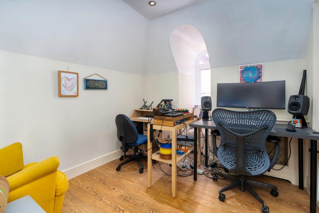 Bedroom 3 For Sale 3 Bedroom Flat Conservatory Court Upper Nowood SE19 www.steele.london