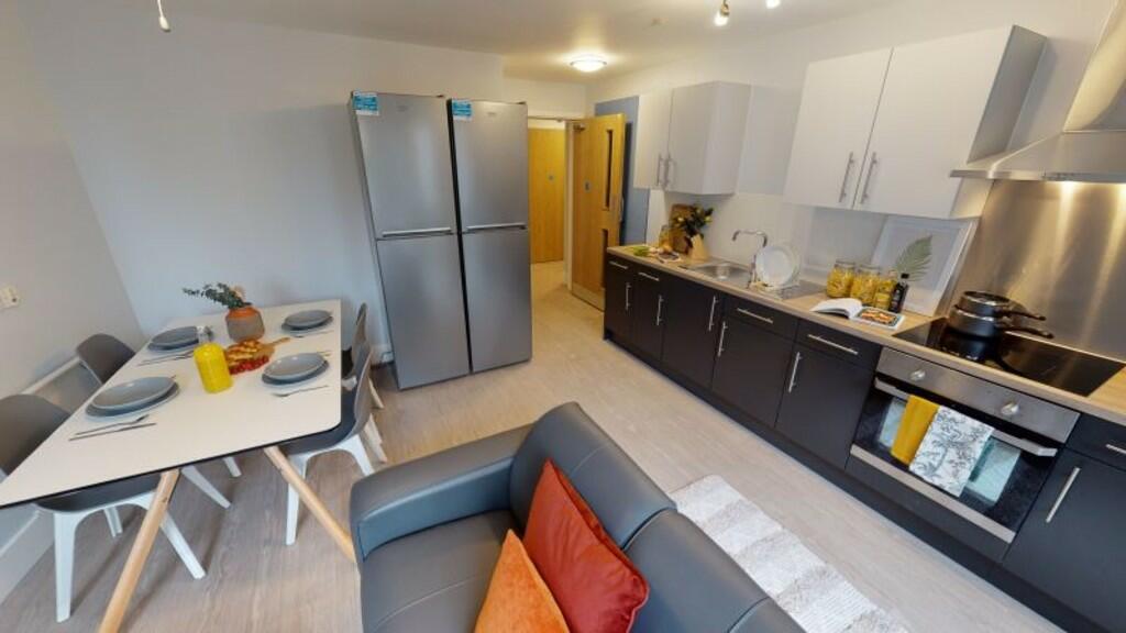 Magenta-House--Ki...