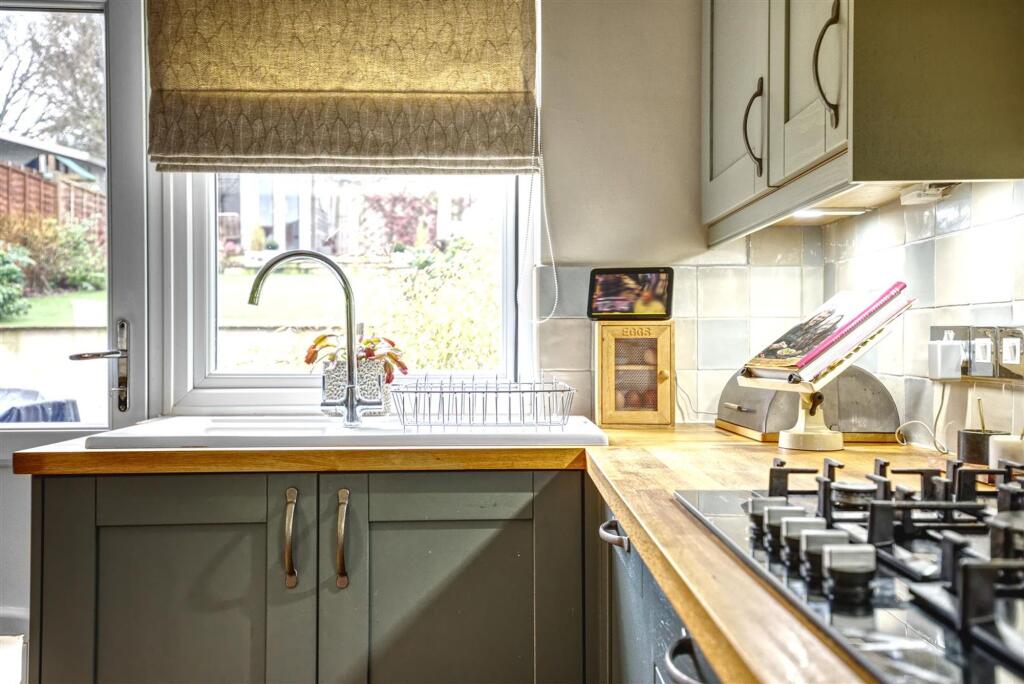 kitchen feature.jpg